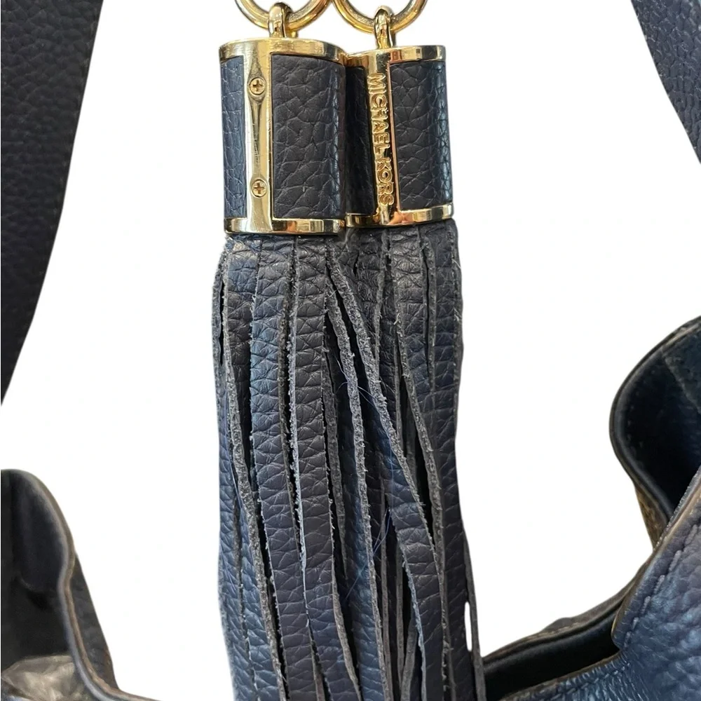 Beautiful Michael Kors Ashbury‎ Leather Slouchy Shoulder Bag Navy Blue Boho Hobo